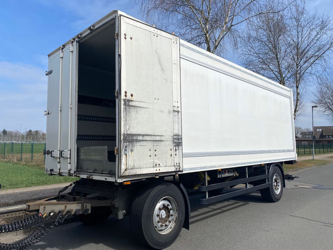 Kofferanhänger mit LBW Kofferanhänger mit LBW, Durchladesystem - Rimorchio furgonato: foto 3 Kofferanhänger mit LBW Kofferanhänger mit LBW, Durchladesystem - Rimorchio furgonato: foto 3