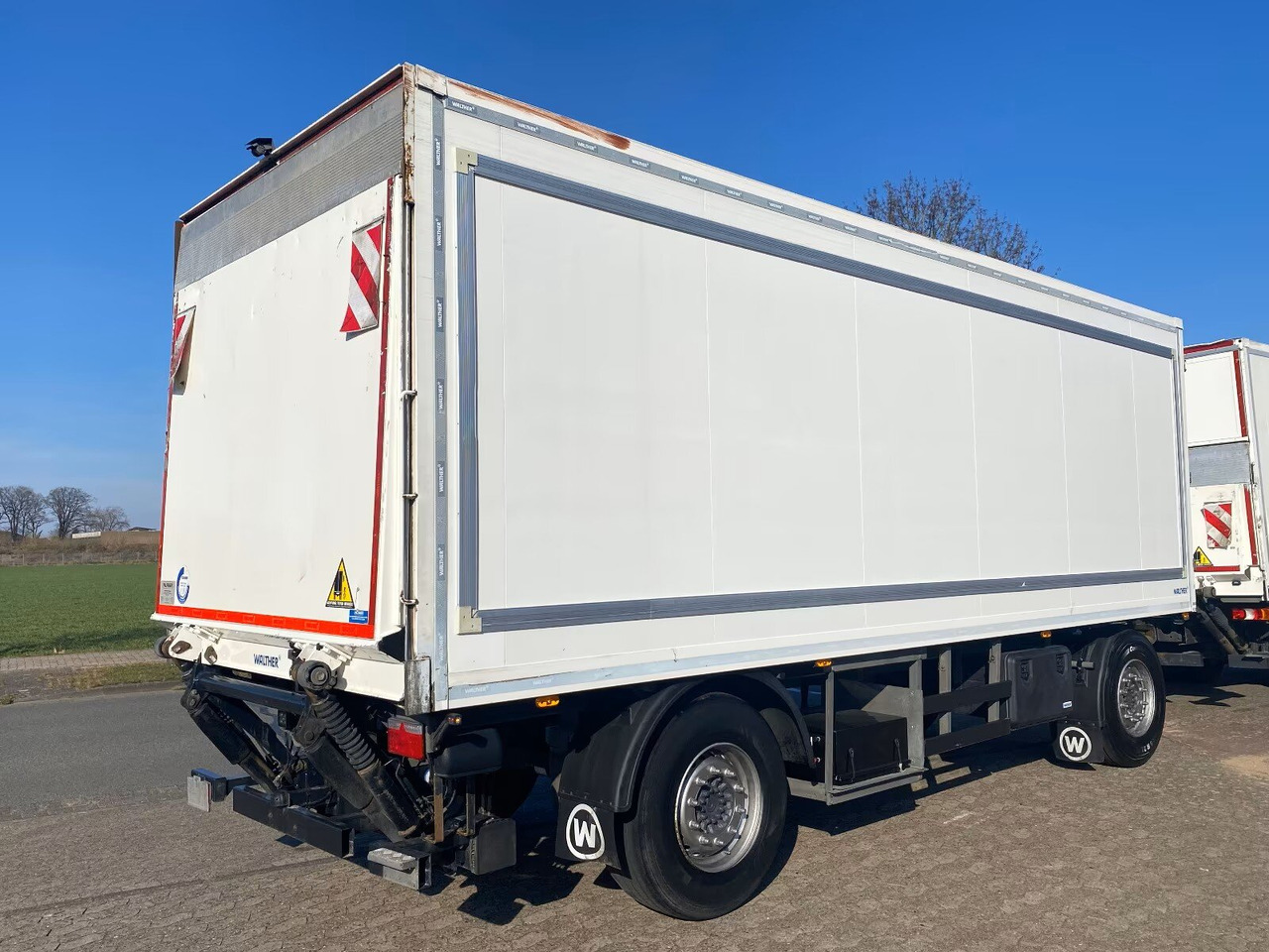 Kofferanhänger mit LBW Kofferanhänger mit LBW, Durchladesystem - Rimorchio furgonato: foto 2 Kofferanhänger mit LBW Kofferanhänger mit LBW, Durchladesystem - Rimorchio furgonato: foto 2