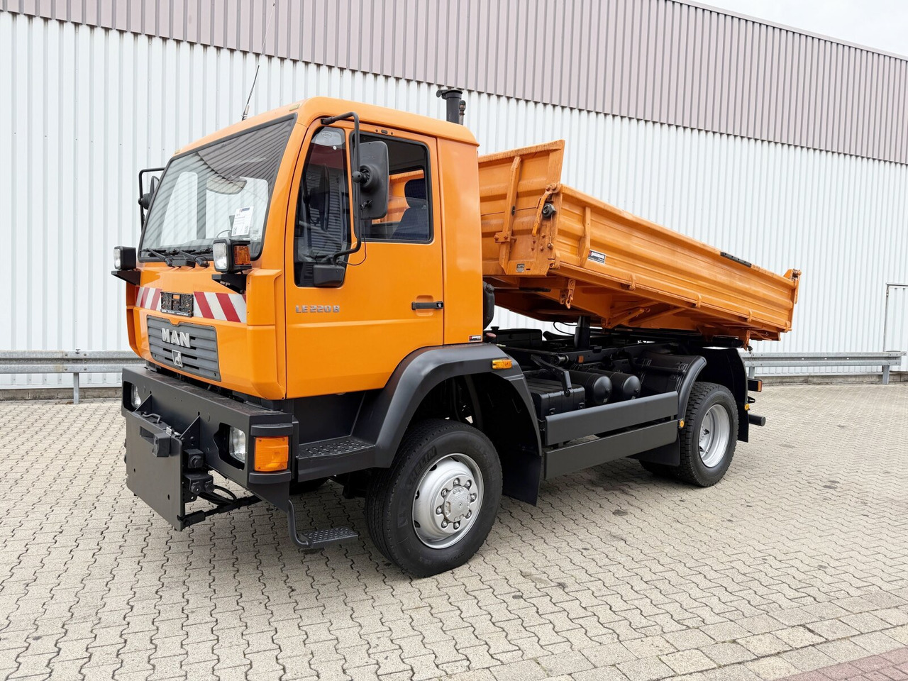 MAN 14.225 LAK 4x4 BB 14.225 LAK 4x4 BB, Winterdienstausstattung - Autocarro ribaltabile: foto 1 MAN 14.225 LAK 4x4 BB 14.225 LAK 4x4 BB, Winterdienstausstattung - Autocarro ribaltabile: foto 1