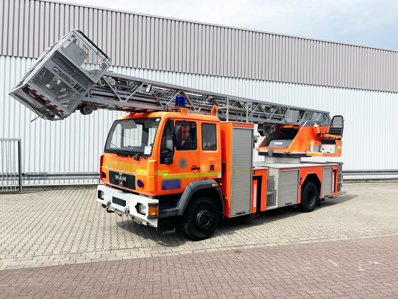 MAN 15.264 LC 4x2 BB, DLK23-12 PLC III 15.264 LC 4x2 BB, DLK23-12 PLC III, Drehleiter Feuerwehr - Autopompa: foto 1 MAN 15.264 LC 4x2 BB, DLK23-12 PLC III 15.264 LC 4x2 BB, DLK23-12 PLC III, Drehleiter Feuerwehr - Autopompa: foto 1