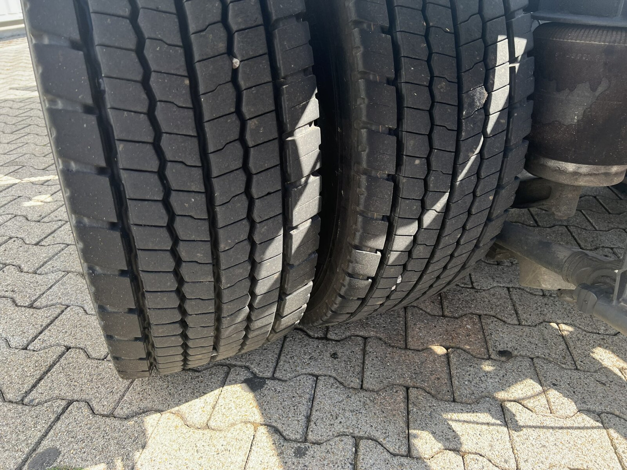MAN 25/18.284 6x2-4 LL 25/18.284 6x2-4 LL,Kran HMF 1113 K3, Funk, Retarder - Autocarro scarrabile, Camion con gru: foto 3 MAN 25/18.284 6x2-4 LL 25/18.284 6x2-4 LL,Kran HMF 1113 K3, Funk, Retarder - Autocarro scarrabile, Camion con gru: foto 3