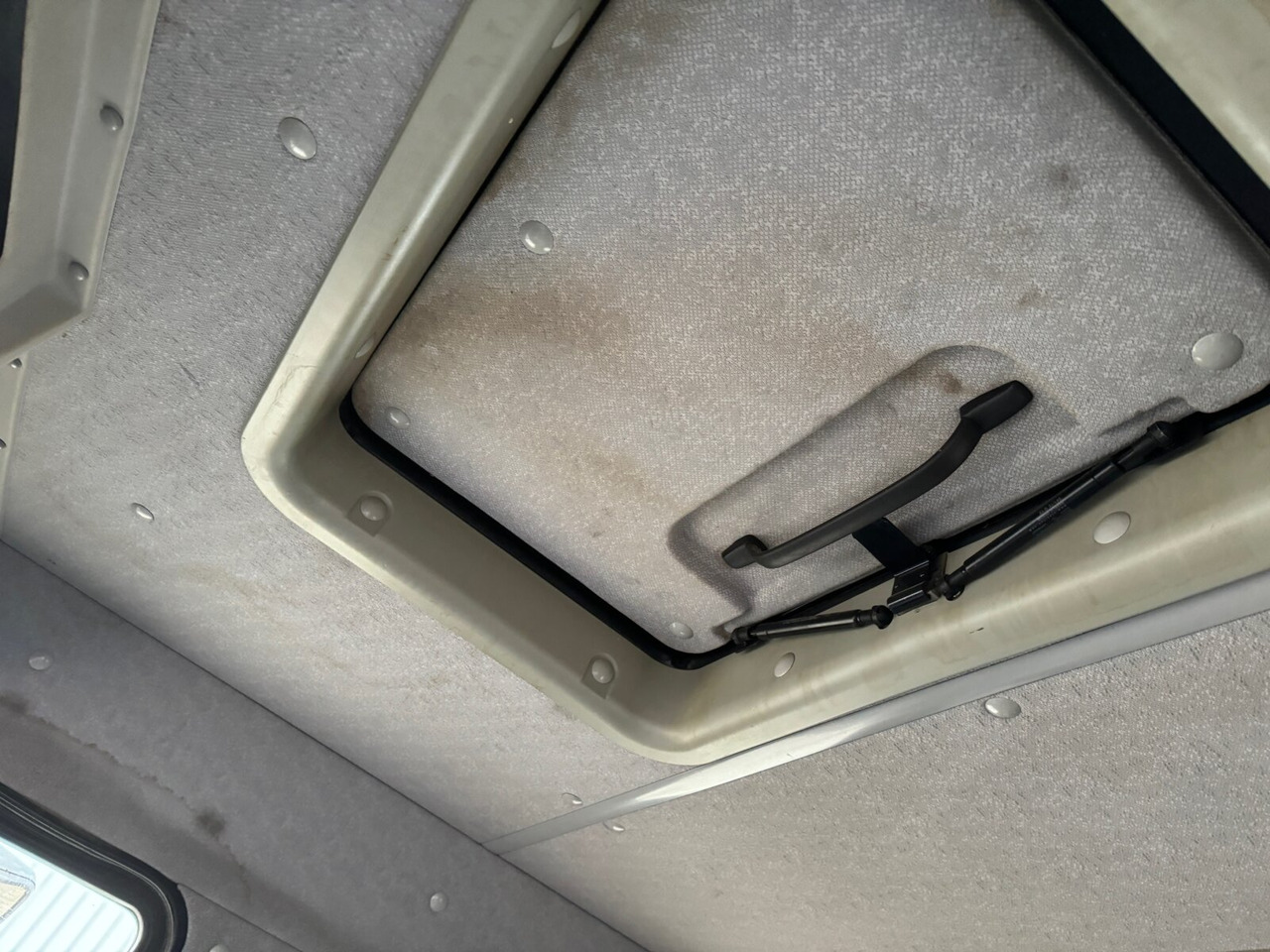 MAN LE 8.180 4X2 BB Doka LE 8.180 4X2 BB Doka, 2x AHK - Autocarro ribaltabile: foto 4 MAN LE 8.180 4X2 BB Doka LE 8.180 4X2 BB Doka, 2x AHK - Autocarro ribaltabile: foto 4