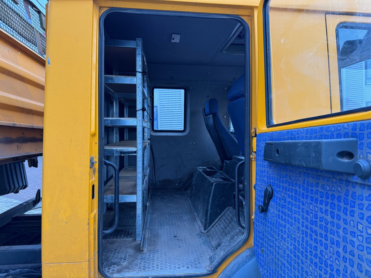 MAN LE 8.180 4X2 BB Doka LE 8.180 4X2 BB Doka, 2x AHK - Autocarro ribaltabile: foto 5 MAN LE 8.180 4X2 BB Doka LE 8.180 4X2 BB Doka, 2x AHK - Autocarro ribaltabile: foto 5