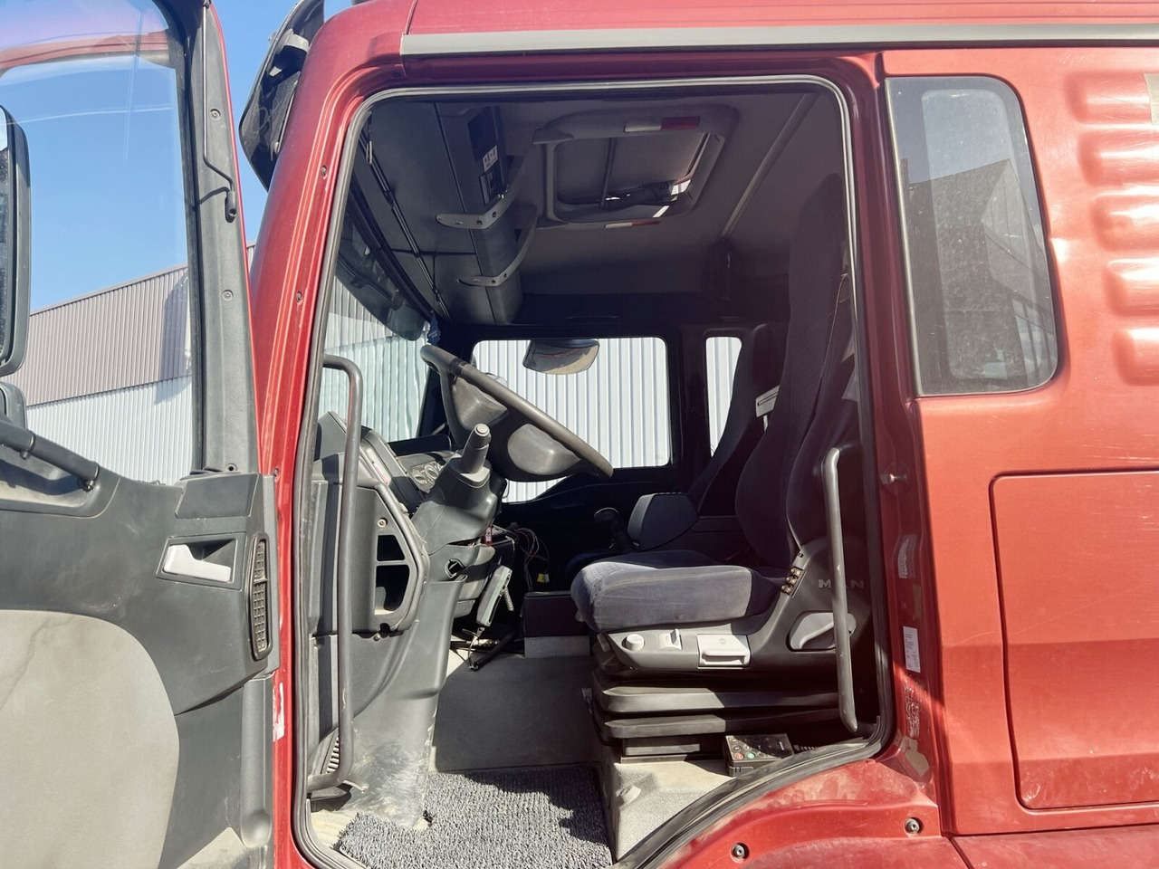 MAN TGA 25.530 8x4-4 BL, Lift-/Lenkachse TGA 25.530 8x4-4 BL, Lift-/Lenkachse - Autocarro scarrabile: foto 5 MAN TGA 25.530 8x4-4 BL, Lift-/Lenkachse TGA 25.530 8x4-4 BL, Lift-/Lenkachse - Autocarro scarrabile: foto 5