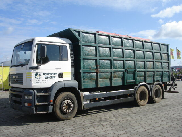 MAN TGA 26.413 BB 6x4 TGA 26.413 BB 6x4 mit Heckkran Jonsered 1020 - Camion con gru: foto 5 MAN TGA 26.413 BB 6x4 TGA 26.413 BB 6x4 mit Heckkran Jonsered 1020 - Camion con gru: foto 5