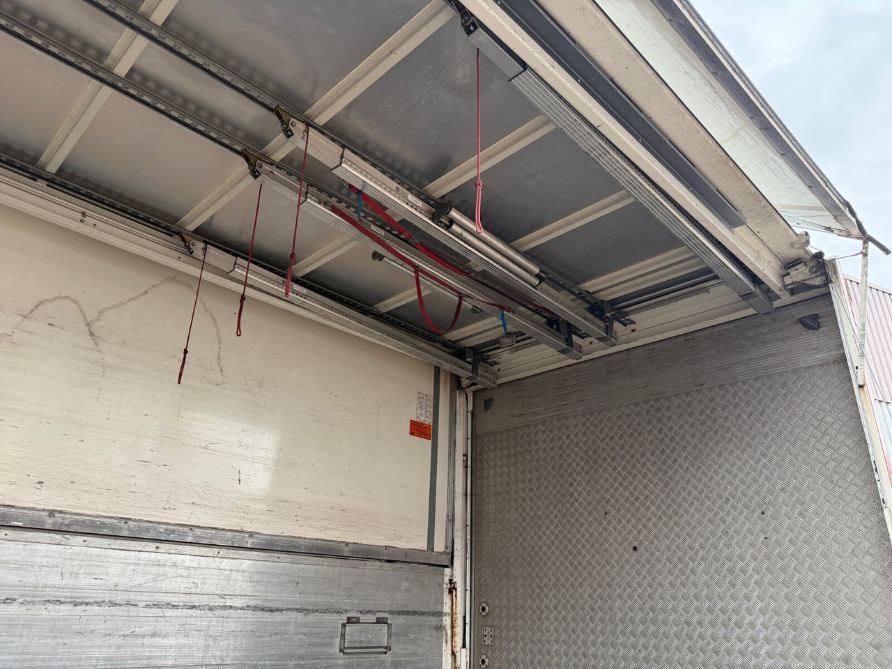 MAN TGM 22.290 6x2-4 LL TGM 22.290 6x2-4 LL, EEV, Lenkachse, 2x AHK, Getränkekoffer, LBW MBB - Autocarro furgonato: foto 3 MAN TGM 22.290 6x2-4 LL TGM 22.290 6x2-4 LL, EEV, Lenkachse, 2x AHK, Getränkekoffer, LBW MBB - Autocarro furgonato: foto 3