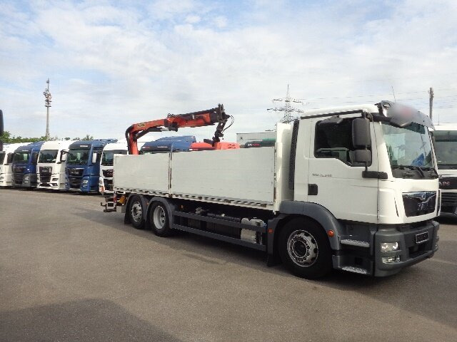 MAN TGM 26.340 6x2-4 LL TGM 26.340 6x2-4 LL,Lenk-Liftachse, Heckkran, Palfinger PK 11.001, faltbar, - Camion con gru, Autocarro con pianale/ Cassone fisso: foto 4 MAN TGM 26.340 6x2-4 LL TGM 26.340 6x2-4 LL,Lenk-Liftachse, Heckkran, Palfinger PK 11.001, faltbar, - Camion con gru, Autocarro con pianale/ Cassone fisso: foto 4