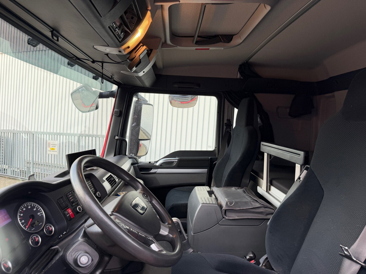 MAN TGS 26.400 6x2-4 LL TGS 26.400 6x2-4 LL, Lenk-/Lift, Navi, ADR, Esterer Tank ca. 19270l, 2 Kammern, Funk - Camion cisterna: foto 5 MAN TGS 26.400 6x2-4 LL TGS 26.400 6x2-4 LL, Lenk-/Lift, Navi, ADR, Esterer Tank ca. 19270l, 2 Kammern, Funk - Camion cisterna: foto 5