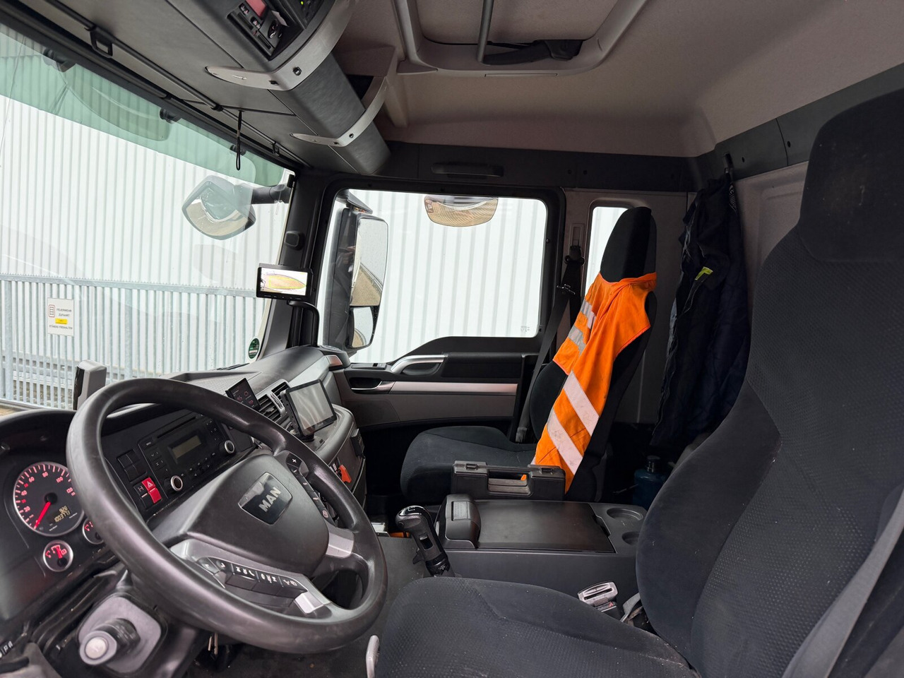 MAN TGS 26.440 6x2-4 BL TGS 26.440 6x2-4 BL, Lenk-/Liftachse, ADR, Esterer Tank ca. 20.340l, 3 Kammern - Camion cisterna: foto 4 MAN TGS 26.440 6x2-4 BL TGS 26.440 6x2-4 BL, Lenk-/Liftachse, ADR, Esterer Tank ca. 20.340l, 3 Kammern - Camion cisterna: foto 4