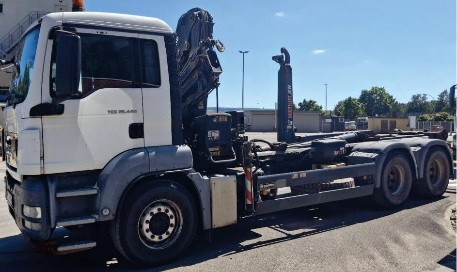 MAN TGS 26.440 BB 6x4 TGS 26.440 BB/6x4 Hiab Kran 166 BS-2-Hiduo, Multilift XR 21 S 59 Abrollanlage - Autocarro scarrabile, Camion con gru: foto 2 MAN TGS 26.440 BB 6x4 TGS 26.440 BB/6x4 Hiab Kran 166 BS-2-Hiduo, Multilift XR 21 S 59 Abrollanlage - Autocarro scarrabile, Camion con gru: foto 2