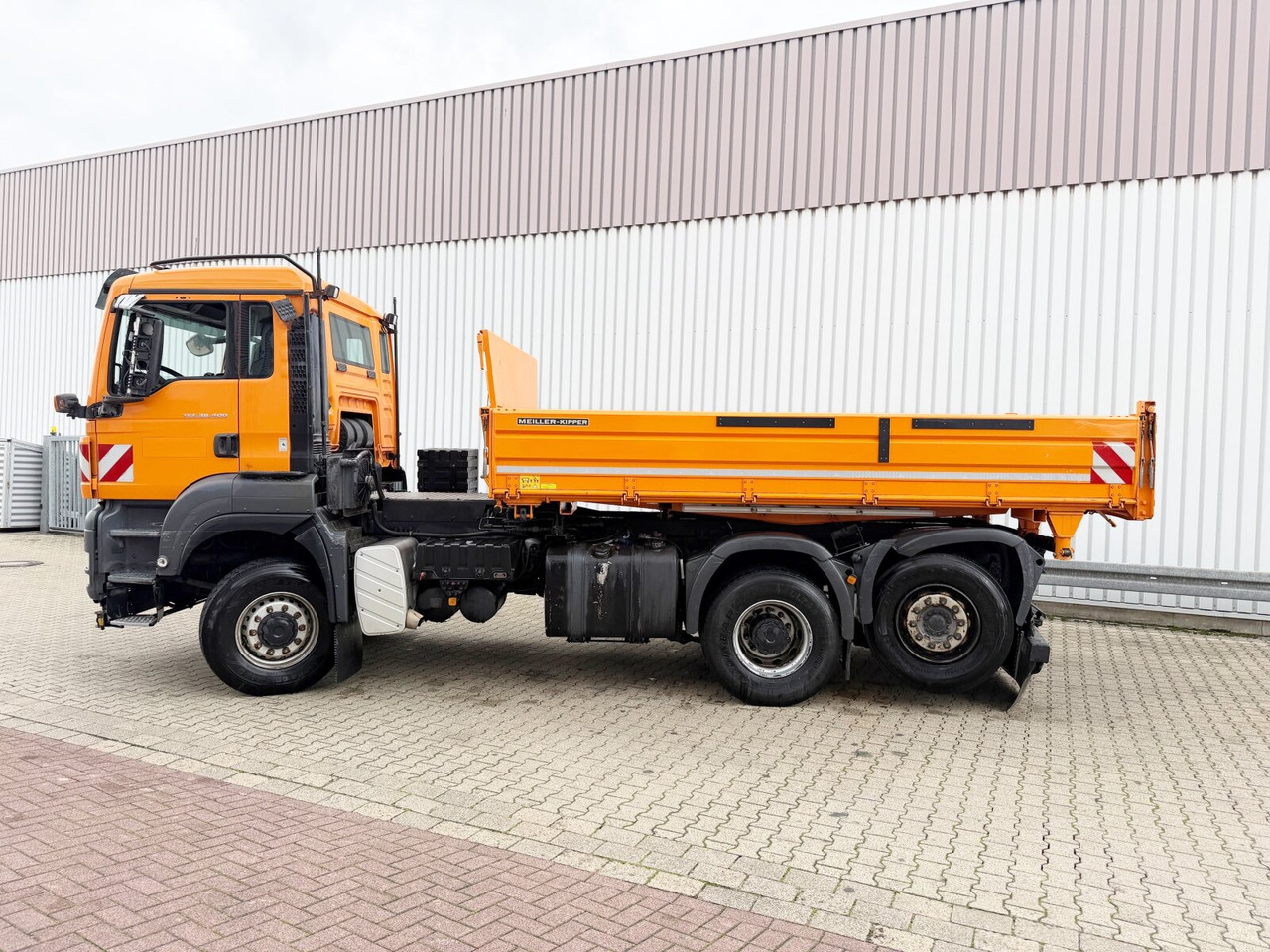 MAN TGS 28.400 6x4-4 BL TGS 28.400 6x4-4 BL, EEV, Lenk-/Liftachse, Wechselsystem - Autocarro ribaltabile: foto 2 MAN TGS 28.400 6x4-4 BL TGS 28.400 6x4-4 BL, EEV, Lenk-/Liftachse, Wechselsystem - Autocarro ribaltabile: foto 2