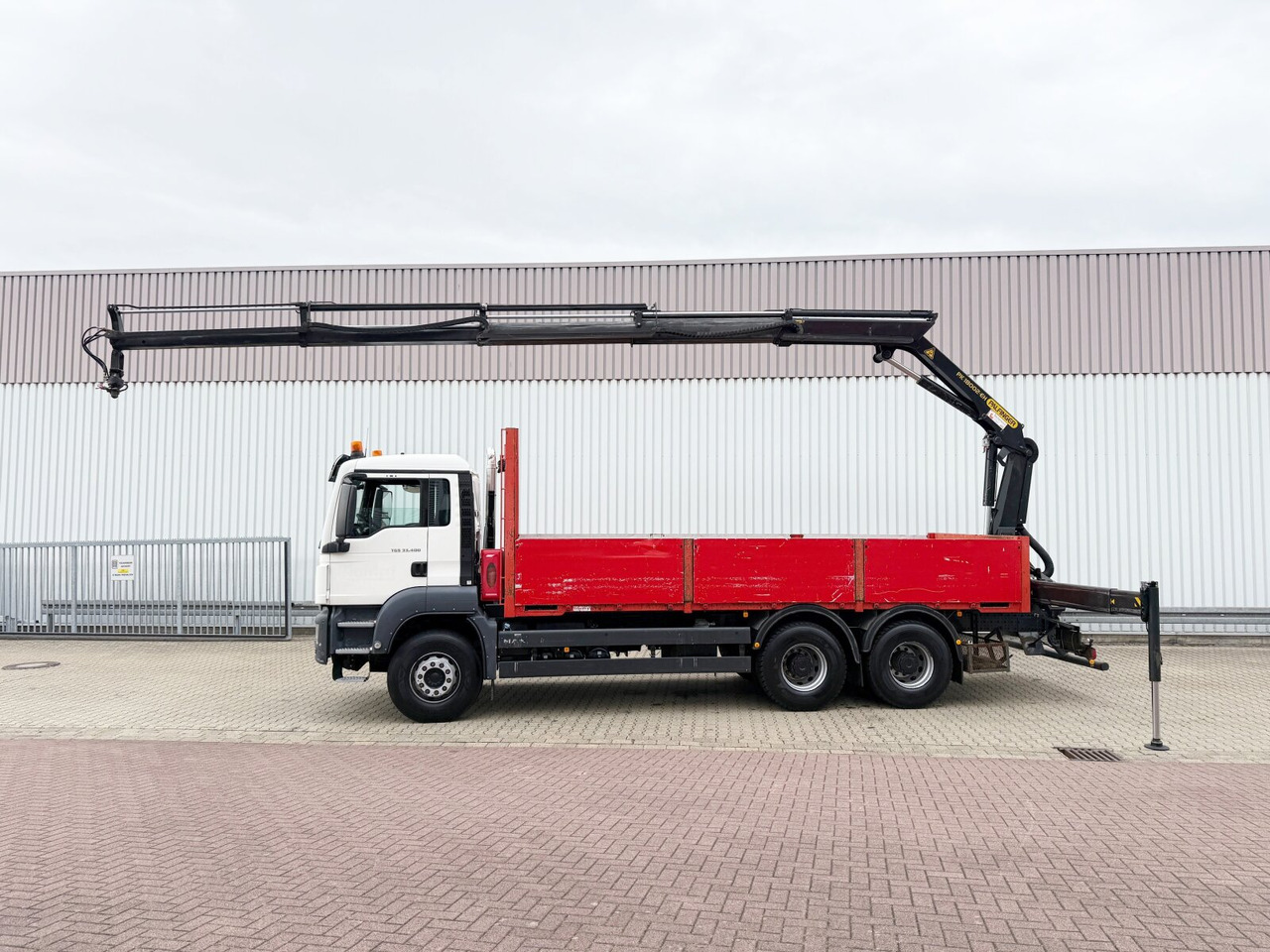 MAN TGS 33.400 6x4 BB TGS 33.400 6x4 BB, Navi, Heckkran PK18002-EH C, Funk - Camion con gru, Autocarro con pianale/ Cassone fisso: foto 2 MAN TGS 33.400 6x4 BB TGS 33.400 6x4 BB, Navi, Heckkran PK18002-EH C, Funk - Camion con gru, Autocarro con pianale/ Cassone fisso: foto 2