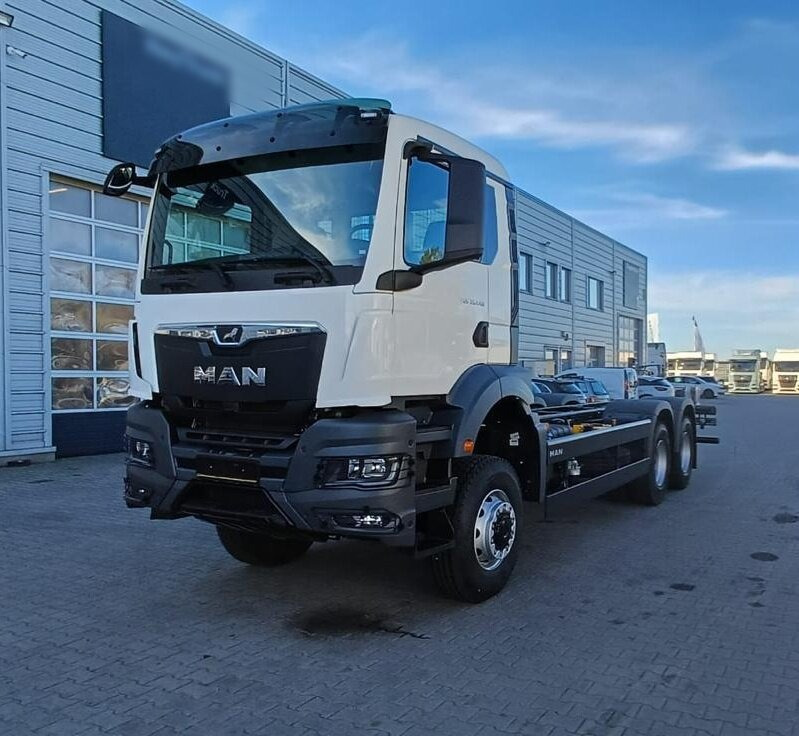 MAN TGS 33.440 6x6 BB CH TGS 33.440 6x6 BB CH, Hohe Bauart, Nebenantrieb - Autocarro telaio: foto 2 MAN TGS 33.440 6x6 BB CH TGS 33.440 6x6 BB CH, Hohe Bauart, Nebenantrieb - Autocarro telaio: foto 2