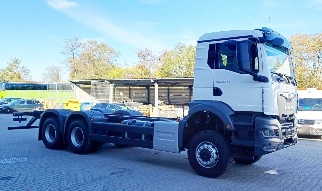 MAN TGS 33.440 6x6 BB CH TGS 33.440 6x6 BB CH, Hohe Bauart, Nebenantrieb - Autocarro telaio: foto 1 MAN TGS 33.440 6x6 BB CH TGS 33.440 6x6 BB CH, Hohe Bauart, Nebenantrieb - Autocarro telaio: foto 1