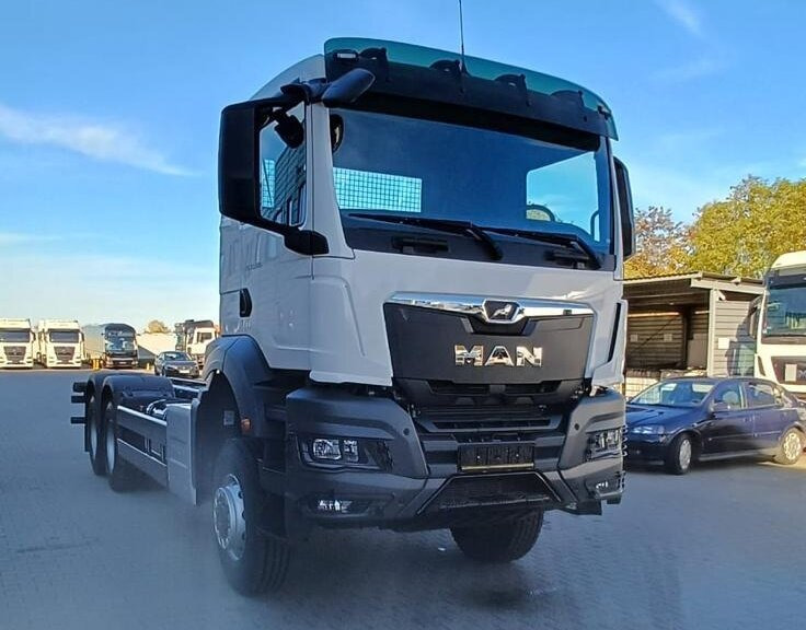 MAN TGS 33.440 6x6 BB CH TGS 33.440 6x6 BB CH, Hohe Bauart, Nebenantrieb - Autocarro telaio: foto 3 MAN TGS 33.440 6x6 BB CH TGS 33.440 6x6 BB CH, Hohe Bauart, Nebenantrieb - Autocarro telaio: foto 3