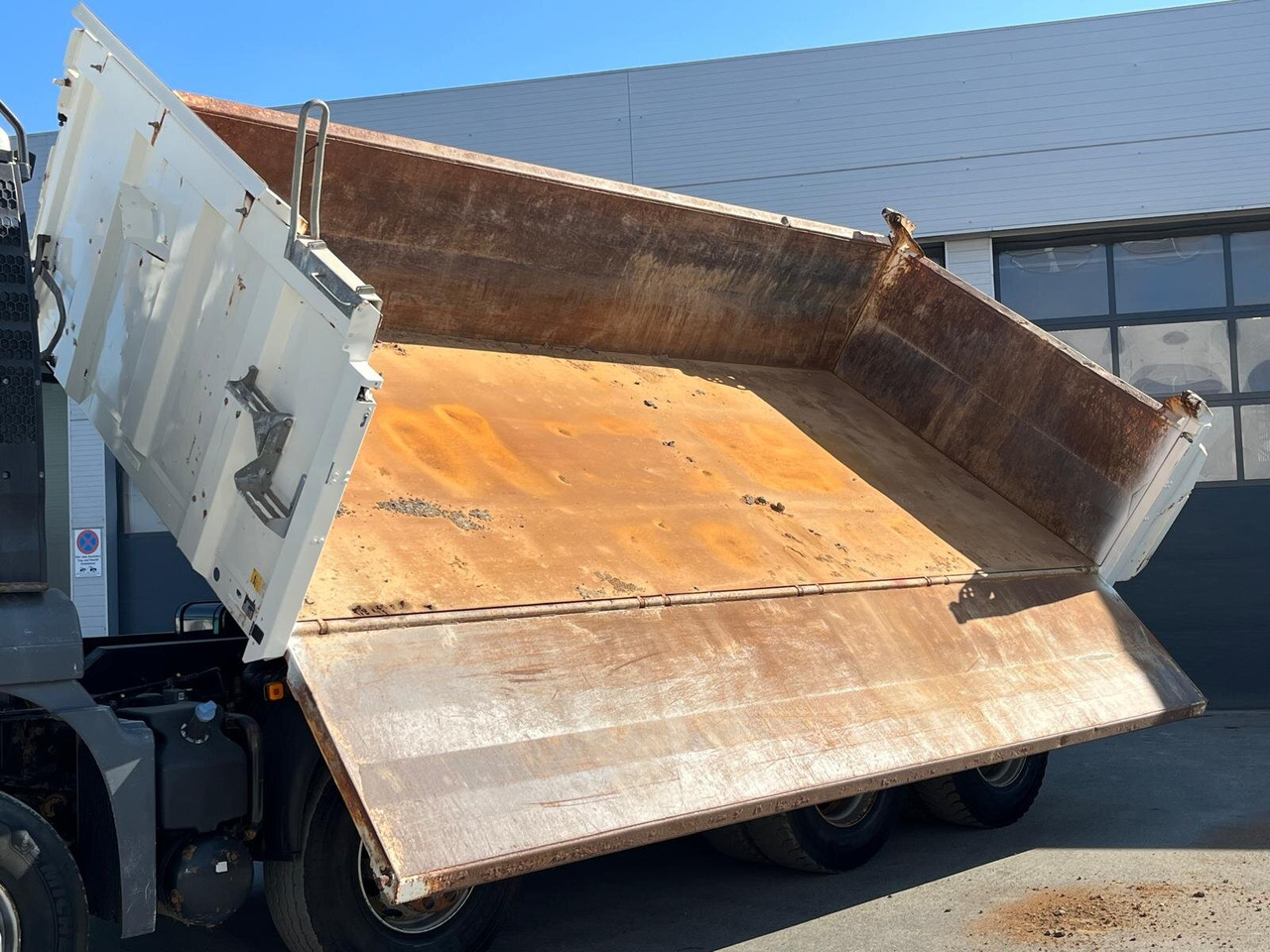 MAN TGS 35.460 8X4 BB TGS 35.460 8X4 BB, Meiller Bordmatik 13m³ - Autocarro ribaltabile: foto 2 MAN TGS 35.460 8X4 BB TGS 35.460 8X4 BB, Meiller Bordmatik 13m³ - Autocarro ribaltabile: foto 2
