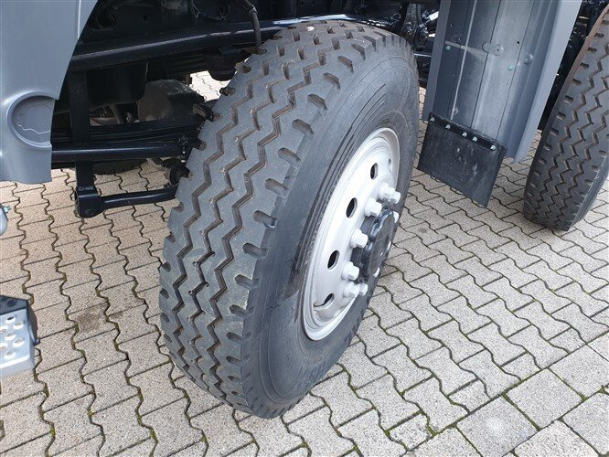 MAN TGS 41.480 8X6 BB TGS 41.480 8X6 BB, ca. 25.000l mit Separatpumpe - Camion cisterna: foto 2 MAN TGS 41.480 8X6 BB TGS 41.480 8X6 BB, ca. 25.000l mit Separatpumpe - Camion cisterna: foto 2
