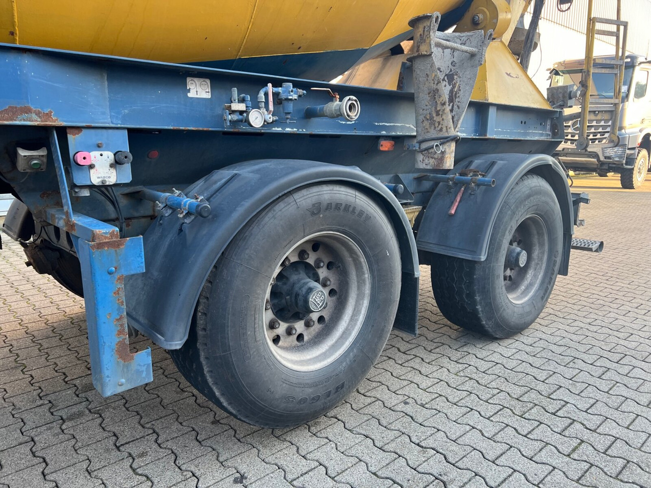 MÜLLER MITTELTAL SF 32 BM/BS mit LIEBHERR Betonmischer ca. 10m³ MÜLLER MITTELTAL SF 32 BM/BS mit LIEBHERR Betonmischer ca. 10m³, Liftachse - Semirimorchio betoniera: foto 2 MÜLLER MITTELTAL SF 32 BM/BS mit LIEBHERR Betonmischer ca. 10m³ MÜLLER MITTELTAL SF 32 BM/BS mit LIEBHERR Betonmischer ca. 10m³, Liftachse - Semirimorchio betoniera: foto 2