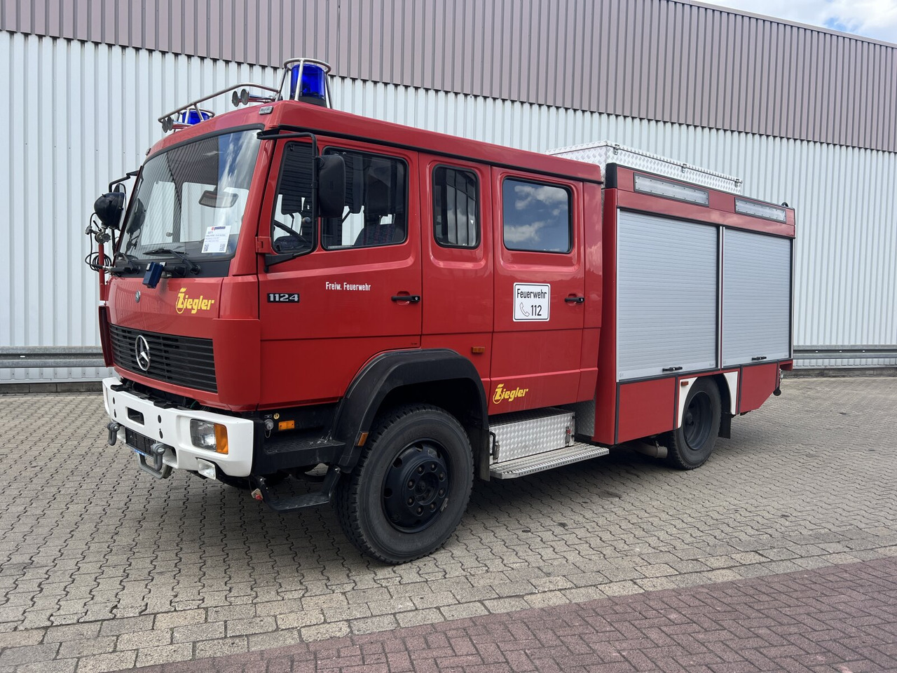 Mercedes-Benz 1124 AF 4x4 Doka 1124 AF 4x4 Doka, TLF 16/25, 2800l - Ambulanza: foto 1 Mercedes-Benz 1124 AF 4x4 Doka 1124 AF 4x4 Doka, TLF 16/25, 2800l - Ambulanza: foto 1