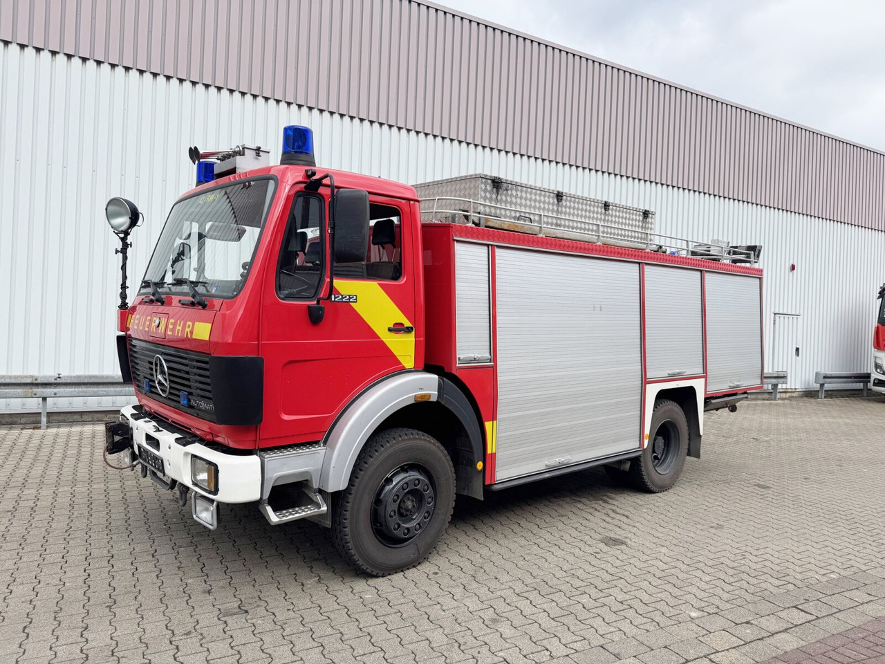 Mercedes-Benz 1222 AF 4x4 Rüstwagen RW 2 1222 AF 4x4, Rüstwagen RW 2, Seilwinde - Ambulanza: foto 1 Mercedes-Benz 1222 AF 4x4 Rüstwagen RW 2 1222 AF 4x4, Rüstwagen RW 2, Seilwinde - Ambulanza: foto 1