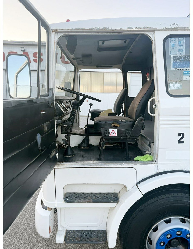 Mercedes-Benz 1923 4x2 Tankwagenzug für Kerosin 40.000l 1923 4x2 Tankwagenzug für Kerosin 40.000l - Camion cisterna: foto 3 Mercedes-Benz 1923 4x2 Tankwagenzug für Kerosin 40.000l 1923 4x2 Tankwagenzug für Kerosin 40.000l - Camion cisterna: foto 3