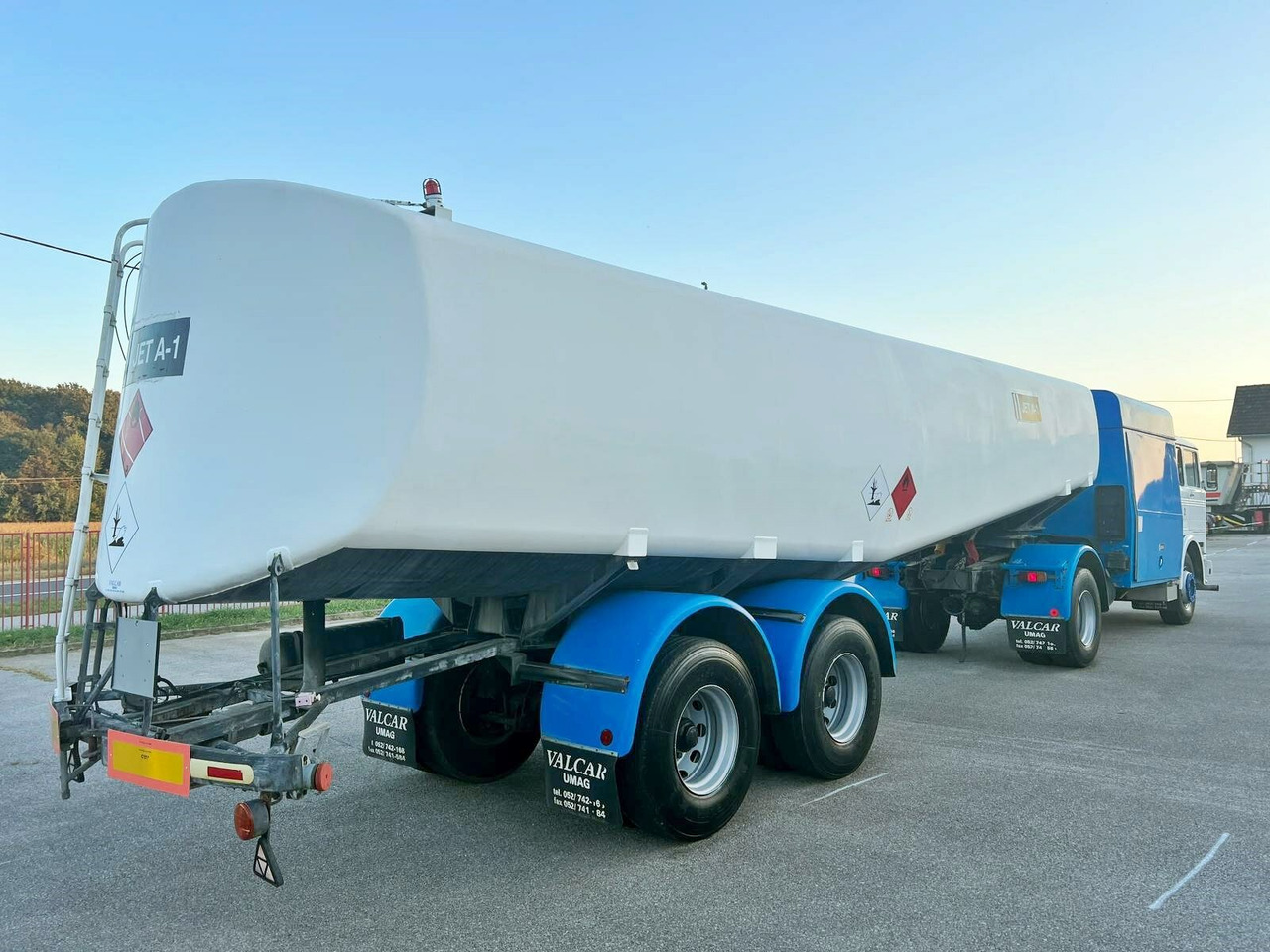 Mercedes-Benz 1923 4x2 Tankwagenzug für Kerosin 40.000l 1923 4x2 Tankwagenzug für Kerosin 40.000l - Camion cisterna: foto 4 Mercedes-Benz 1923 4x2 Tankwagenzug für Kerosin 40.000l 1923 4x2 Tankwagenzug für Kerosin 40.000l - Camion cisterna: foto 4