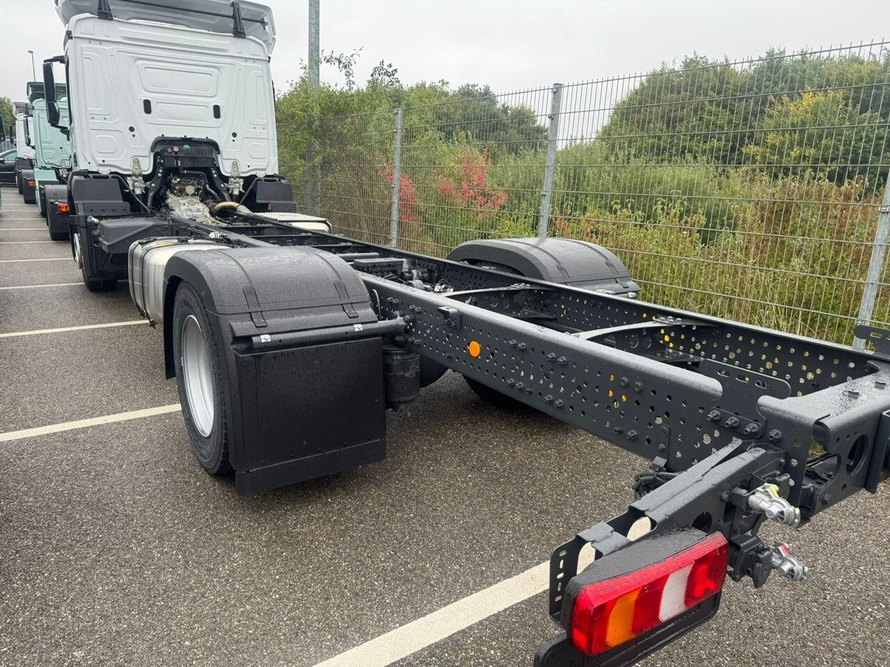 Mercedes-Benz Actros 1827/30 L 4x2 Actros 1827/30 L 4x2, Gardine, LBW - Autocarro con pianale/ Cassone fisso: foto 3 Mercedes-Benz Actros 1827/30 L 4x2 Actros 1827/30 L 4x2, Gardine, LBW - Autocarro con pianale/ Cassone fisso: foto 3