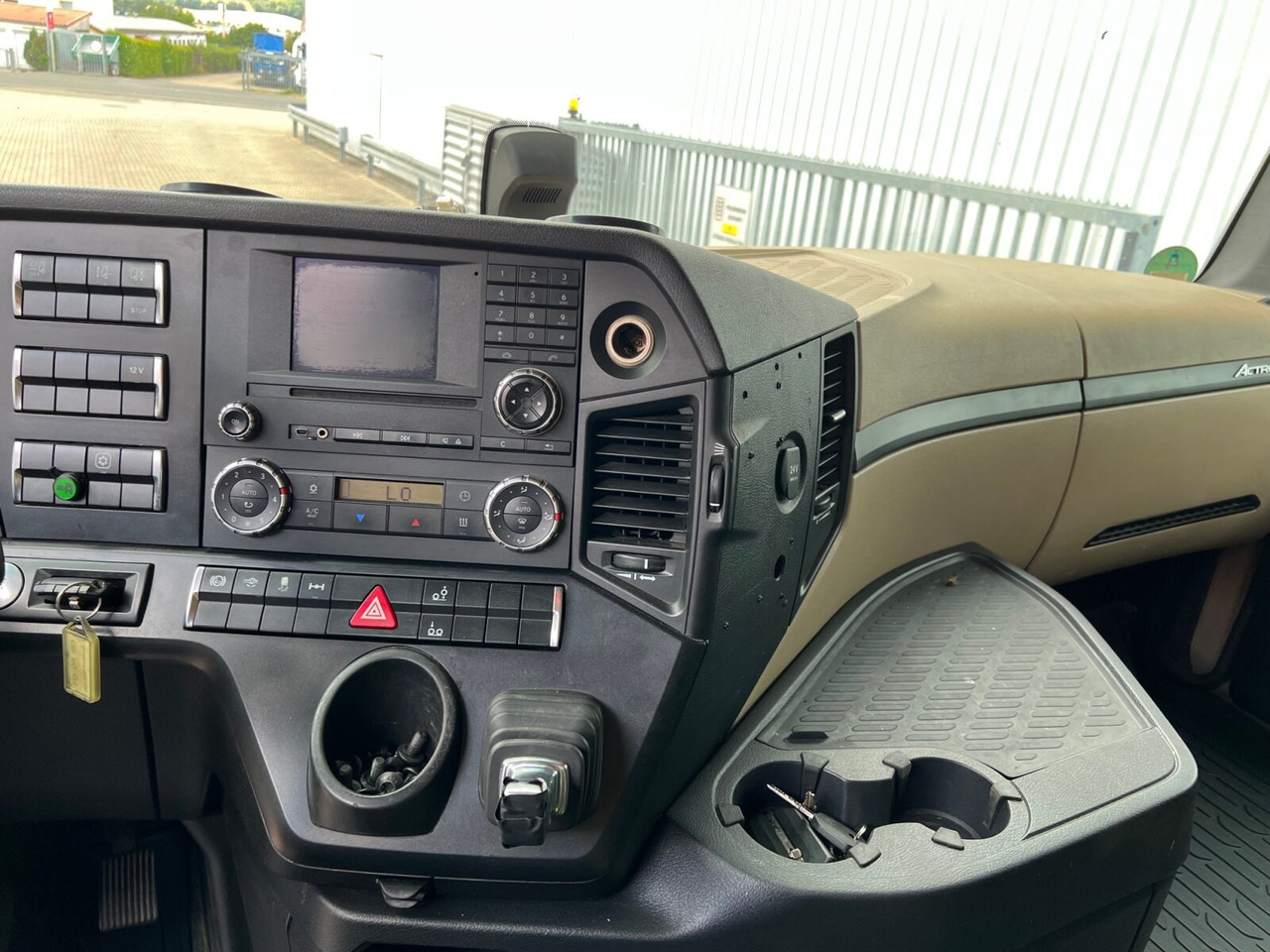 Mercedes-Benz Actros 2542/48 L/nR 6x2 Actros 2542/48 L/nR 6x2, Retarder, Standklima, StreamSpace, SoloStar - Autocarro portacontainer/ Caisse interchangeable: foto 4 Mercedes-Benz Actros 2542/48 L/nR 6x2 Actros 2542/48 L/nR 6x2, Retarder, Standklima, StreamSpace, SoloStar - Autocarro portacontainer/ Caisse interchangeable: foto 4