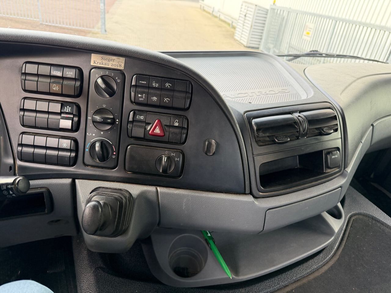 Mercedes-Benz Actros 2644 L 6x4 Actros 2644 L 6x4 - Autocarro scarrabile: foto 4 Mercedes-Benz Actros 2644 L 6x4 Actros 2644 L 6x4 - Autocarro scarrabile: foto 4