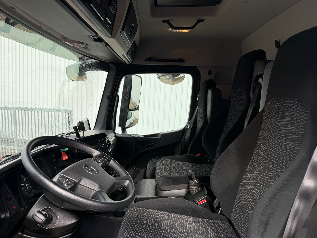 Mercedes-Benz Arocs 1827 A 4x4 Arocs 1827 A 4x4, Ex-! - Autocarro con pianale/ Cassone fisso: foto 2 Mercedes-Benz Arocs 1827 A 4x4 Arocs 1827 A 4x4, Ex-! - Autocarro con pianale/ Cassone fisso: foto 2