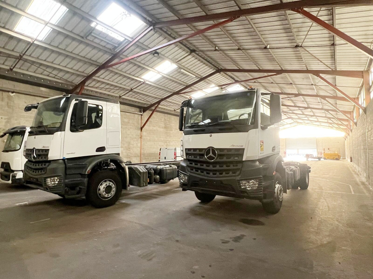 Mercedes-Benz Arocs 1840 K 4x2 Arocs 1840 K 4x2, MultimediaCockpit, 2x Nebenantrieb, NMV & Motorabtrieb - Autocarro telaio: foto 1 Mercedes-Benz Arocs 1840 K 4x2 Arocs 1840 K 4x2, MultimediaCockpit, 2x Nebenantrieb, NMV & Motorabtrieb - Autocarro telaio: foto 1