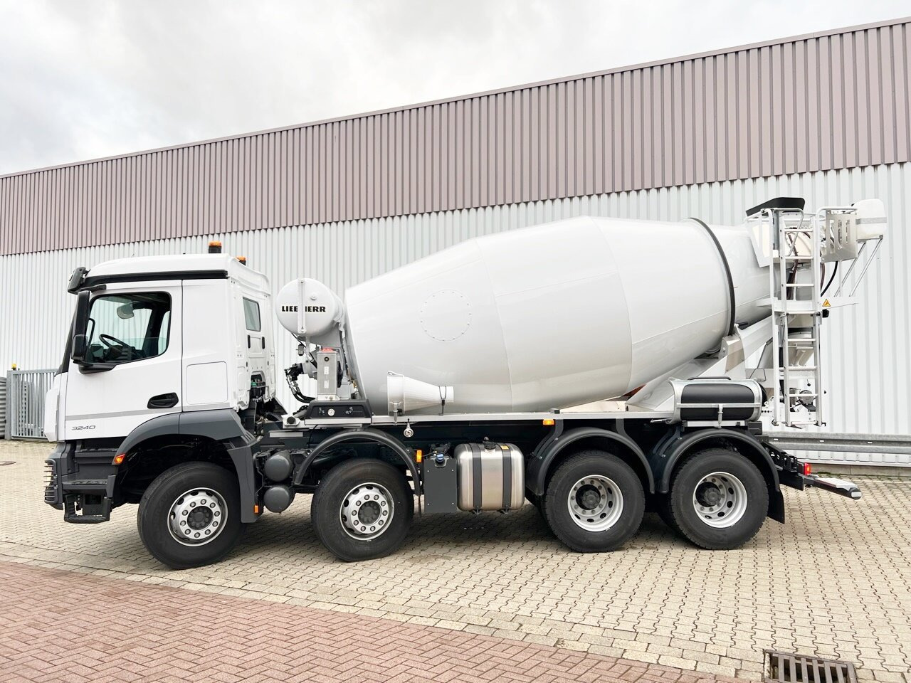 Mercedes-Benz Arocs 3240 B 8x4/4 Arocs 3240 B 8x4/4, Liebherr HTM 905 Mischer ca. 9m³, Multimedia Cockpit, Navi - Autobetoniera: foto 2 Mercedes-Benz Arocs 3240 B 8x4/4 Arocs 3240 B 8x4/4, Liebherr HTM 905 Mischer ca. 9m³, Multimedia Cockpit, Navi - Autobetoniera: foto 2
