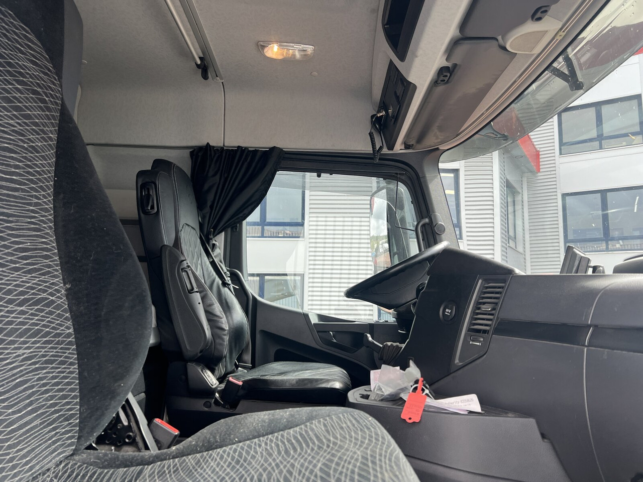 Leasing di Mercedes-Benz Arocs 3253 K 8x4/4 Arocs 3253 K 8x4/4, Retarder Mercedes-Benz Arocs 3253 K 8x4/4 Arocs 3253 K 8x4/4, Retarder: foto 9