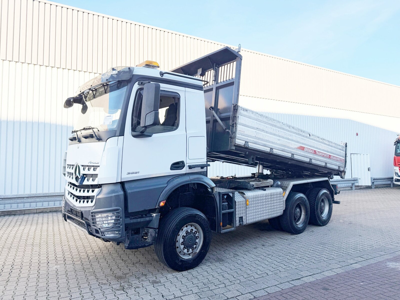 Mercedes-Benz Arocs 3351 AK 6x6 Arocs 3351 AK 6x6, Retarder, Grounder, Motorabtrieb, pneum. Heckklappenöffnung - Autocarro ribaltabile: foto 1 Mercedes-Benz Arocs 3351 AK 6x6 Arocs 3351 AK 6x6, Retarder, Grounder, Motorabtrieb, pneum. Heckklappenöffnung - Autocarro ribaltabile: foto 1