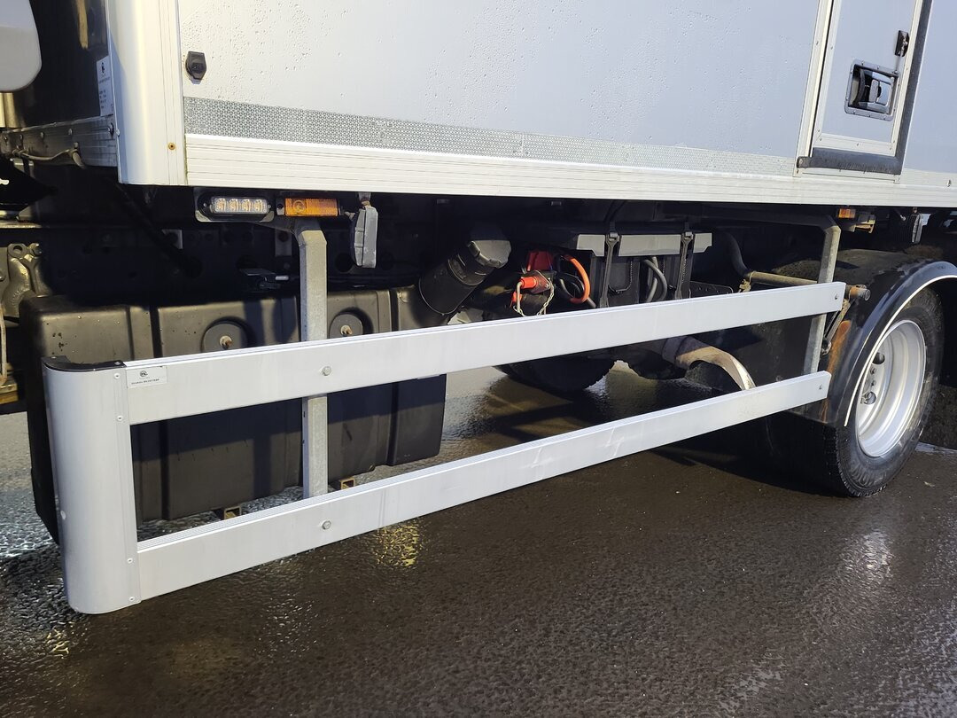 Mercedes-Benz Atego 1330 4x4 Atego 1330 4x4, Iso-Koffer mit Heizung und LBW - Autocarro furgonato: foto 4 Mercedes-Benz Atego 1330 4x4 Atego 1330 4x4, Iso-Koffer mit Heizung und LBW - Autocarro furgonato: foto 4