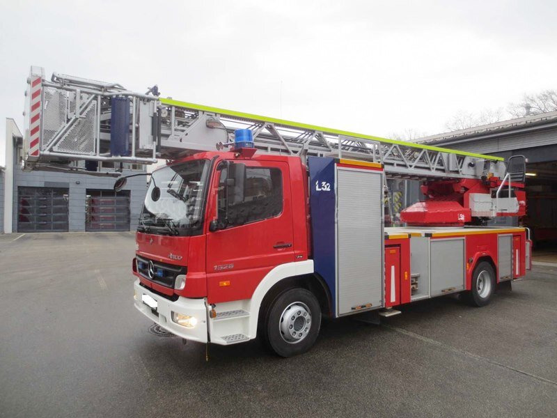 Mercedes-Benz Atego 1528F 4x2 Metz L32CAN Feuerwehr Drehleiter Atego 1528F 4x2 Metz L32CAN Feuerwehr Drehleiter - Ambulanza: foto 1 Mercedes-Benz Atego 1528F 4x2 Metz L32CAN Feuerwehr Drehleiter Atego 1528F 4x2 Metz L32CAN Feuerwehr Drehleiter - Ambulanza: foto 1