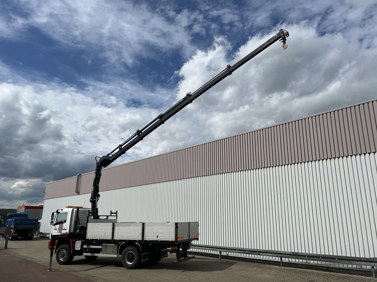 Camion con gru, Autocarro con pianale/ Cassone fisso Mercedes-Benz Axor 1828 A 4x4 Axor 1828 A 4x4 mit Kran Hiab XS 166 E-5: foto 10