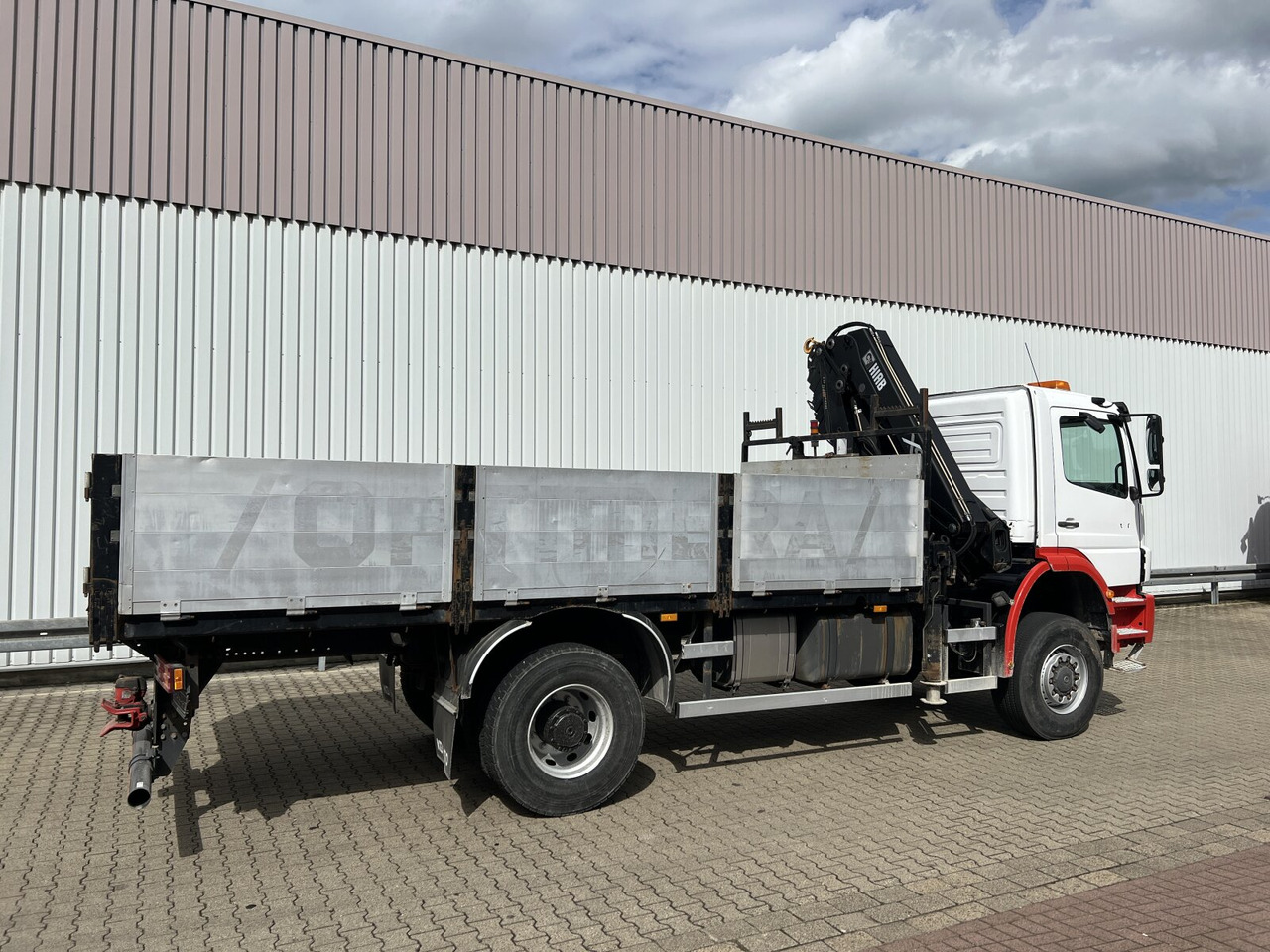 Camion con gru, Autocarro con pianale/ Cassone fisso Mercedes-Benz Axor 1828 A 4x4 Axor 1828 A 4x4 mit Kran Hiab XS 166 E-5: foto 12