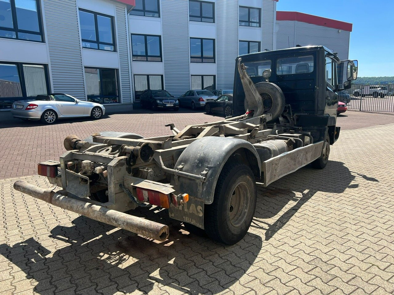 Leasing di Mercedes-Benz LK 817 4x2 LK 817 4x2/37, City-Abroller, 6-Zylinder Motor Mercedes-Benz LK 817 4x2 LK 817 4x2/37, City-Abroller, 6-Zylinder Motor: foto 9