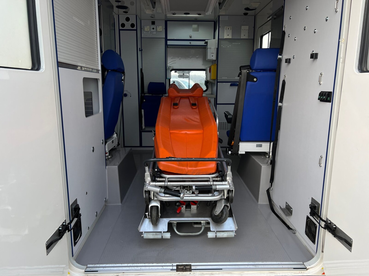Ambulanza Mercedes-Benz Sprinter 313 CDI 4x2 Sprinter 313 CDI 4x2, Rettungswagen: foto 14