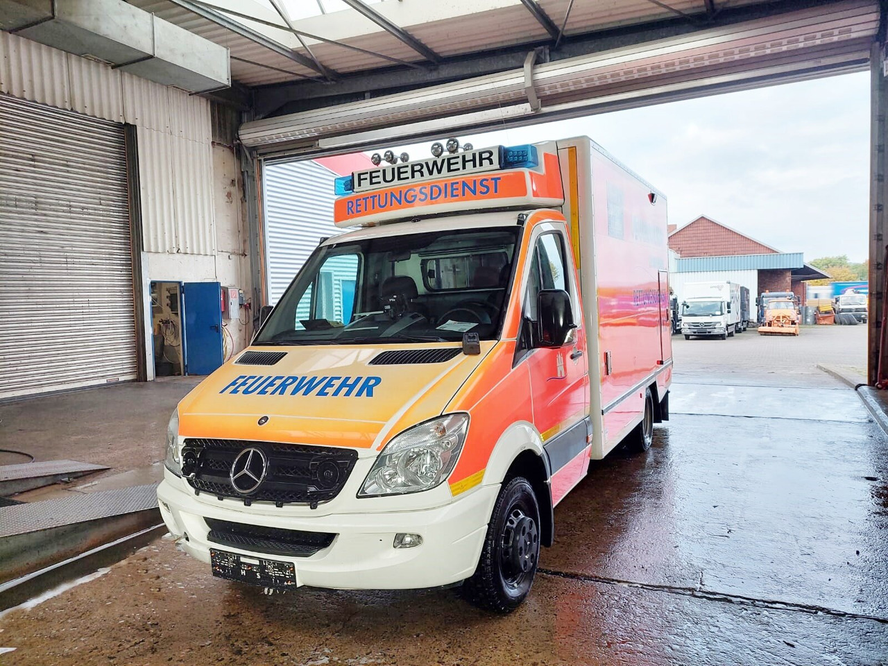 Mercedes-Benz Sprinter 515 CDI 4x2 Sprinter 515 CDI 4x2, Rettungswagen, Retarder - Autopompa: foto 1 Mercedes-Benz Sprinter 515 CDI 4x2 Sprinter 515 CDI 4x2, Rettungswagen, Retarder - Autopompa: foto 1