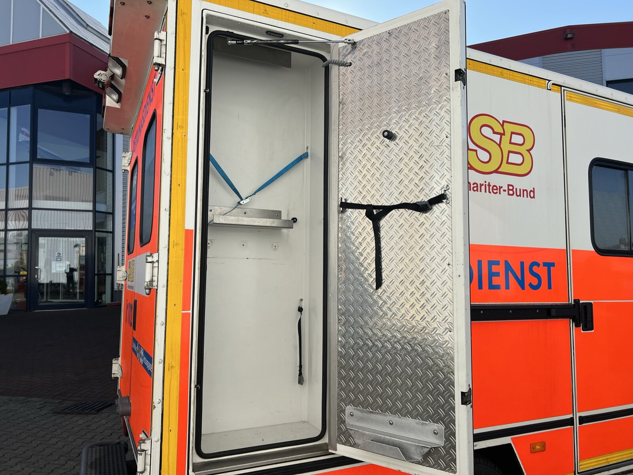 Mercedes-Benz Sprinter 516 CDI 4x2 Sprinter 516 CDI 4x2, Rettungswagen, Retarder - Ambulanza: foto 5 Mercedes-Benz Sprinter 516 CDI 4x2 Sprinter 516 CDI 4x2, Rettungswagen, Retarder - Ambulanza: foto 5