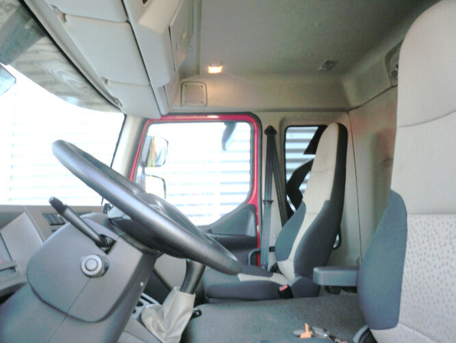 Renault Midlum 220 DXi 4x2 - Autocarro furgonato: foto 2 Renault Midlum 220 DXi 4x2 - Autocarro furgonato: foto 2