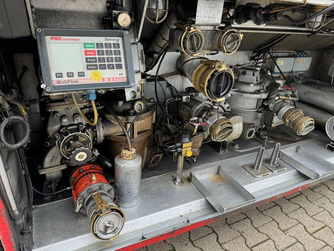 Schrader Z-STA 24-42.7/4 Tankauflieger Z-STA 24-42.7/4, 4 Kammern, ca. 42700l, 2x Liftachse, Oben-/Untenbefüllung - Semirimorchio cisterna: foto 5 Schrader Z-STA 24-42.7/4 Tankauflieger Z-STA 24-42.7/4, 4 Kammern, ca. 42700l, 2x Liftachse, Oben-/Untenbefüllung - Semirimorchio cisterna: foto 5