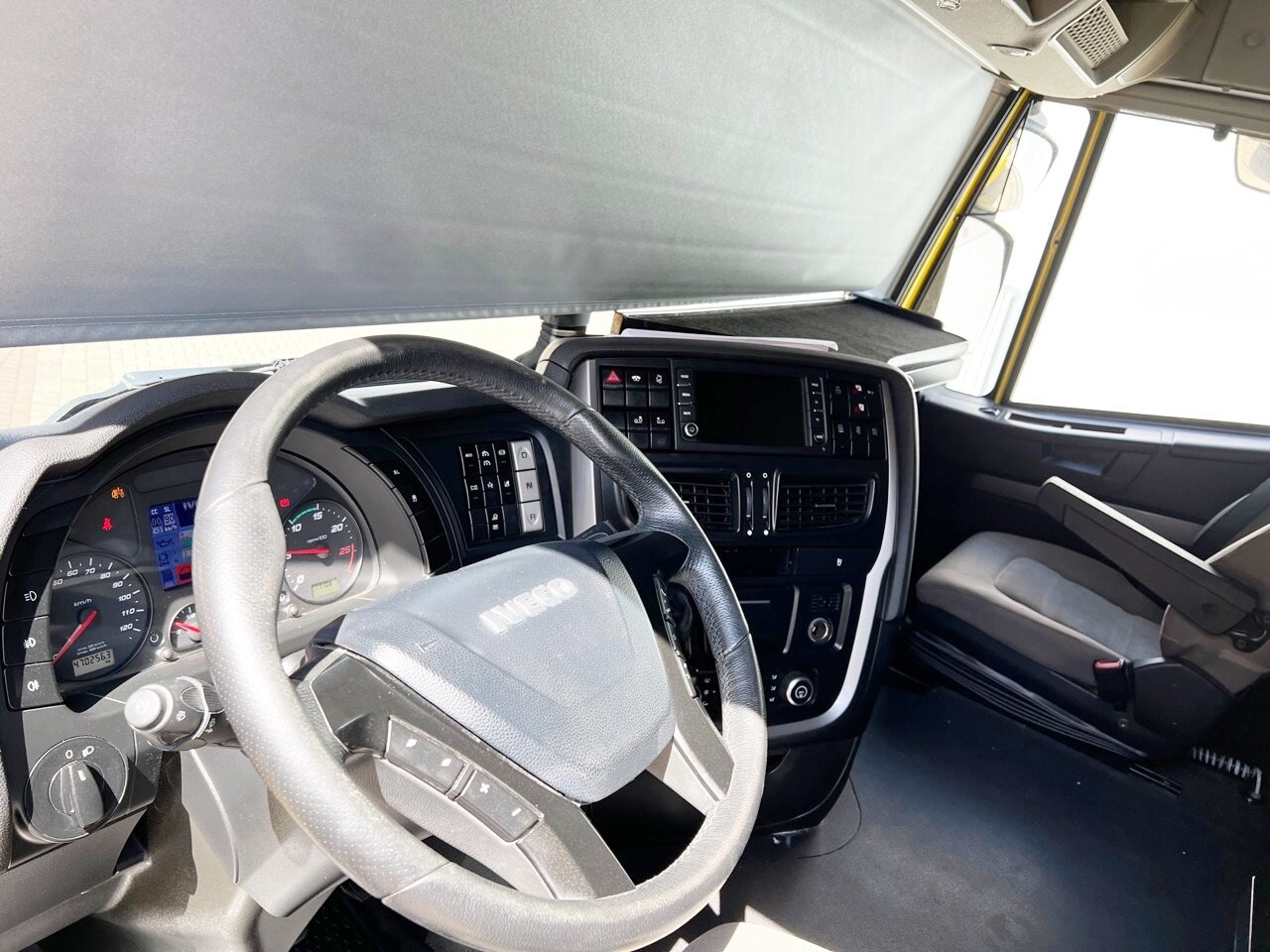 Stralis AS260SY48 6x2/4 Stralis AS260SY48 6x2/4, Kran Palfinger PK18001L am Heck, Lenk-/Liftachse - Camion con gru, Autocarro con pianale/ Cassone fisso: foto 4 Stralis AS260SY48 6x2/4 Stralis AS260SY48 6x2/4, Kran Palfinger PK18001L am Heck, Lenk-/Liftachse - Camion con gru, Autocarro con pianale/ Cassone fisso: foto 4