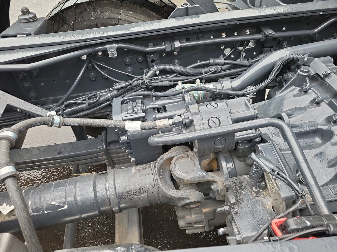 T-Way AT410T51 8x4 T-Way AT410T51 8x4, Retarder, Nebenantrieb, 4x VORHANDEN! - Autocarro telaio: foto 5 T-Way AT410T51 8x4 T-Way AT410T51 8x4, Retarder, Nebenantrieb, 4x VORHANDEN! - Autocarro telaio: foto 5