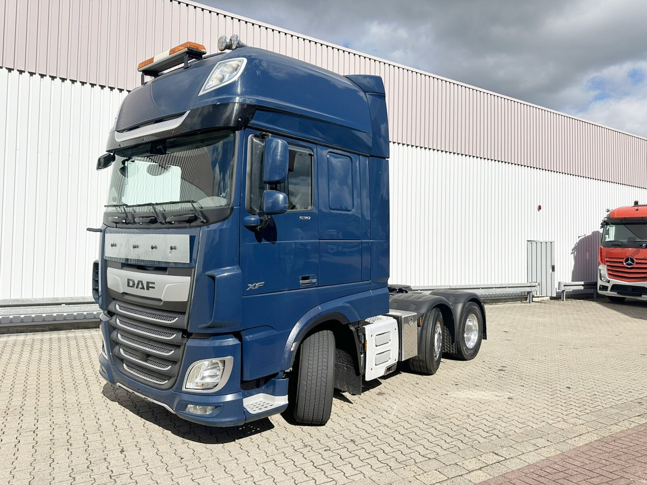 DAF XF 530 FT 6x2 XF 530 FT 6x2, Intarder, Navi, Spacecab, Vorlauflenk/lift, zGG 68t - Trattore stradale: foto 1 DAF XF 530 FT 6x2 XF 530 FT 6x2, Intarder, Navi, Spacecab, Vorlauflenk/lift, zGG 68t - Trattore stradale: foto 1