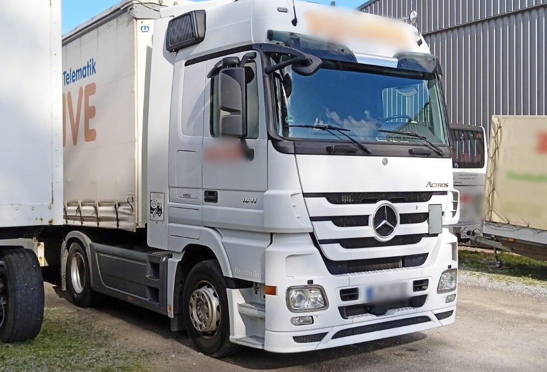 Mercedes-Benz Actros 1841 LS 4x2 Actros 1841/44 LS 4x2, Retarder, MegaSpace, Bi-Xenon, Ex-Fahrschule - Trattore stradale: foto 1 Mercedes-Benz Actros 1841 LS 4x2 Actros 1841/44 LS 4x2, Retarder, MegaSpace, Bi-Xenon, Ex-Fahrschule - Trattore stradale: foto 1