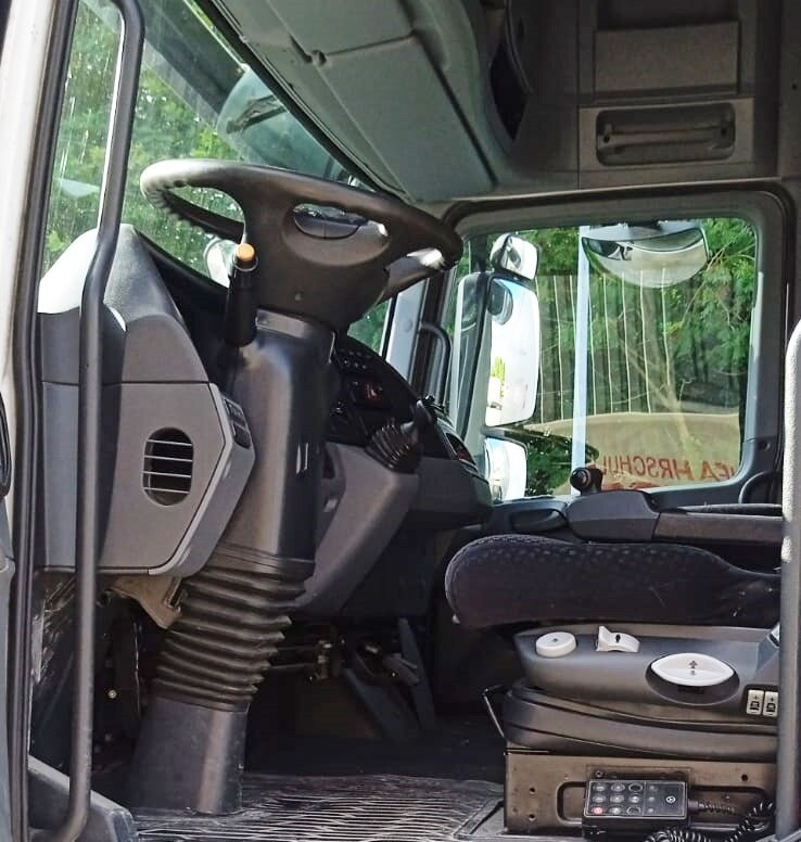 Mercedes-Benz Actros 1841 LS 4x2 Actros 1841/44 LS 4x2, Retarder, MegaSpace, Bi-Xenon, Ex-Fahrschule - Trattore stradale: foto 3 Mercedes-Benz Actros 1841 LS 4x2 Actros 1841/44 LS 4x2, Retarder, MegaSpace, Bi-Xenon, Ex-Fahrschule - Trattore stradale: foto 3