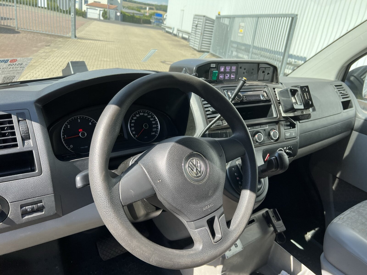 Volkswagen T5 2.0 TDI 4x2 T5 2.0 TDI 4x2, Krankenwagen - Ambulanza: foto 4 Volkswagen T5 2.0 TDI 4x2 T5 2.0 TDI 4x2, Krankenwagen - Ambulanza: foto 4